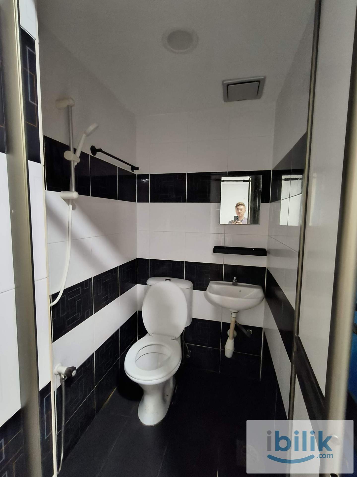 Bilik Hotel Master/Bersih/Luas/Selesa - Image 4