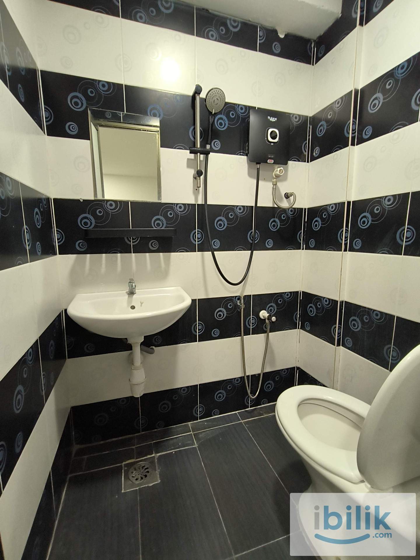 Single Hotel Room, Private Bathroom, Seri Kembangan  - Image 5