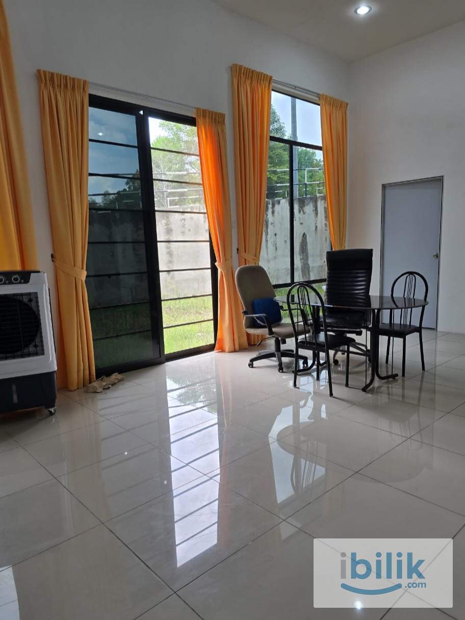 Mentakab Master Bedroom + Private Bathroom + Private Balcony - Image 4