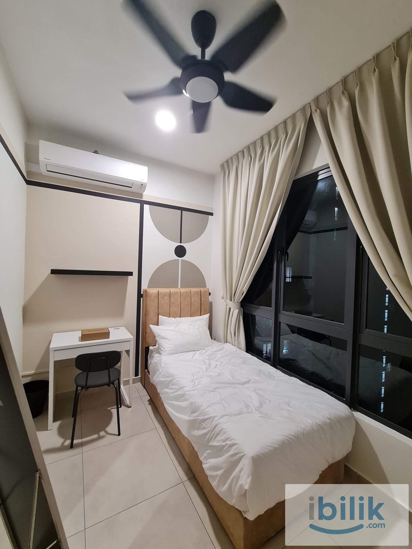 Single Room With Window Ready To Move In At Meta Residence, Seri Kembangan - Image 1