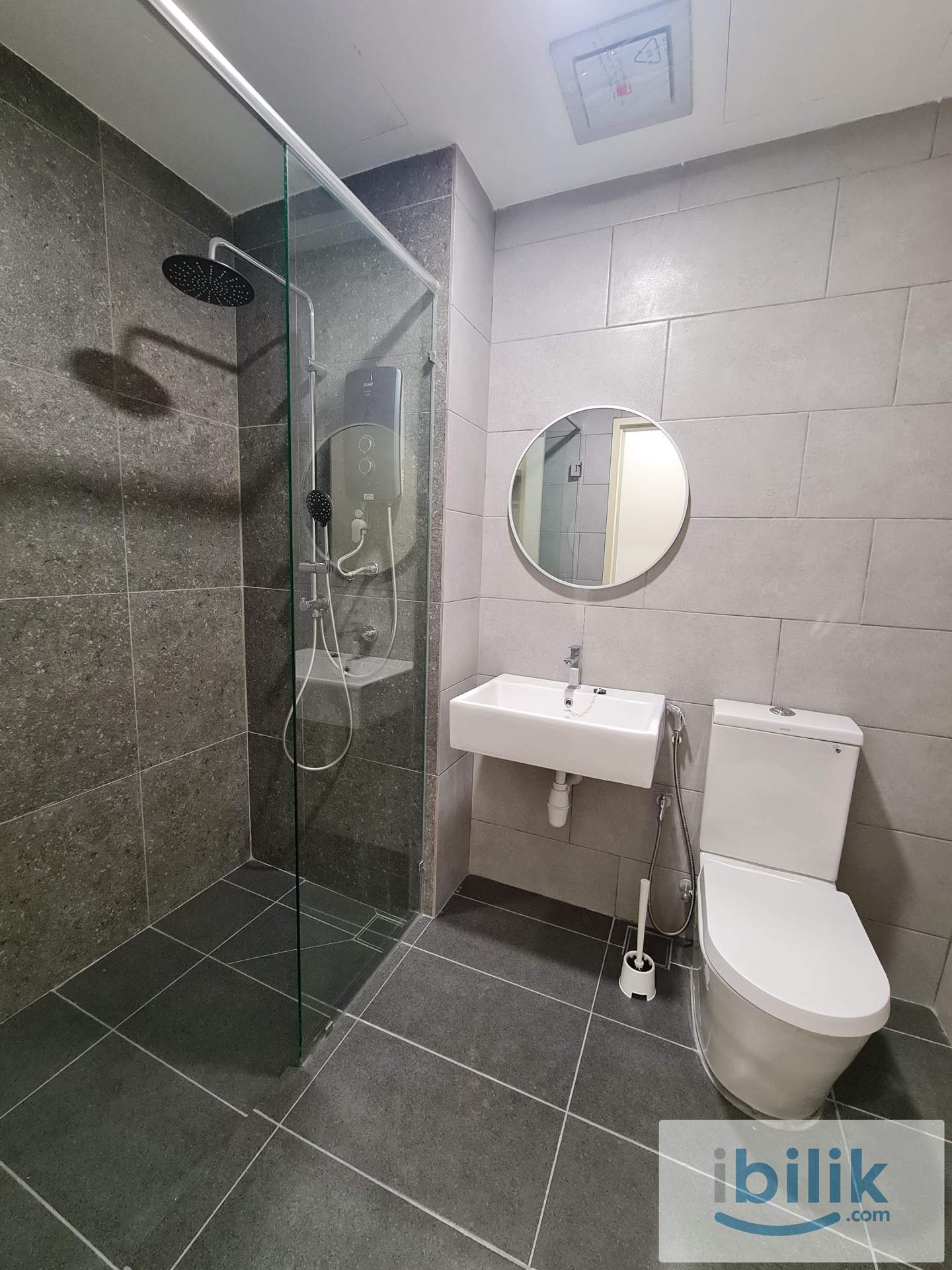 Single Room With Window Ready To Move In At Meta Residence, Seri Kembangan - Image 6