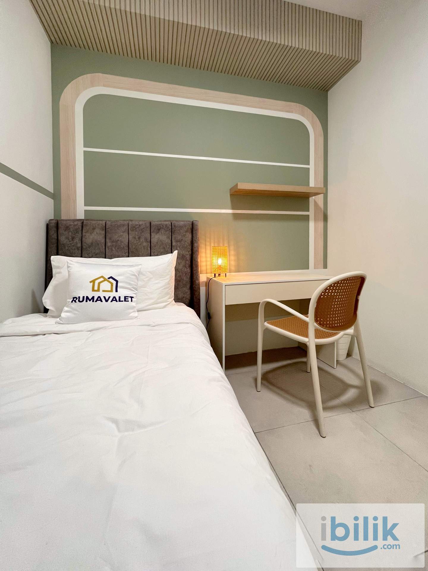 Single Room I Female I Low Deposit I Walking To Grocery Store & Food Court  - Image 1