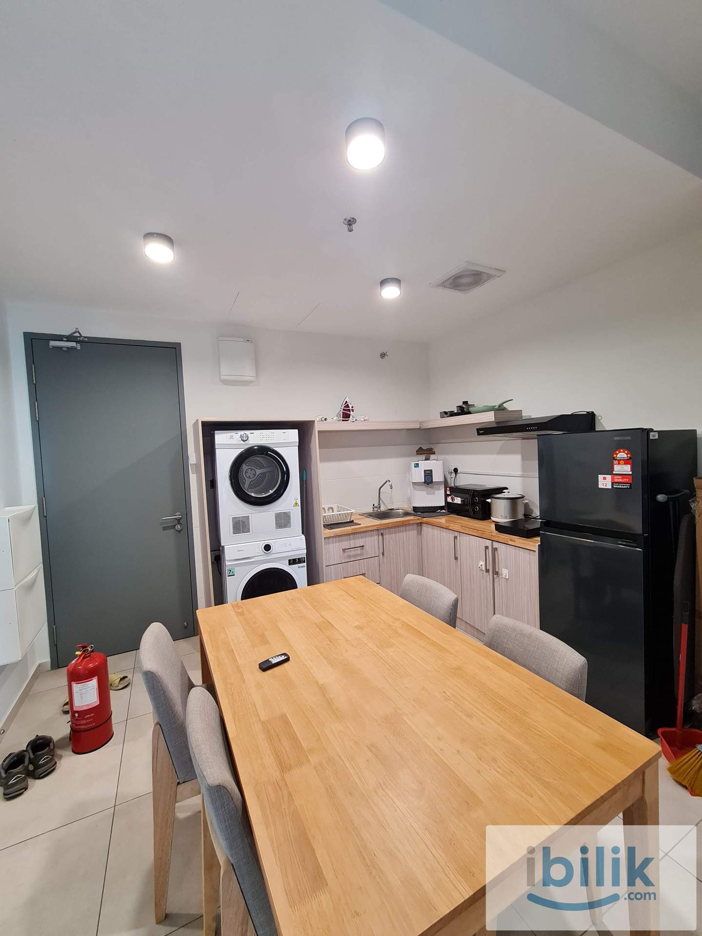 Cozy Single Room Low Deposit With 5 Mins To MRT, Ready To Move In  - Image 3