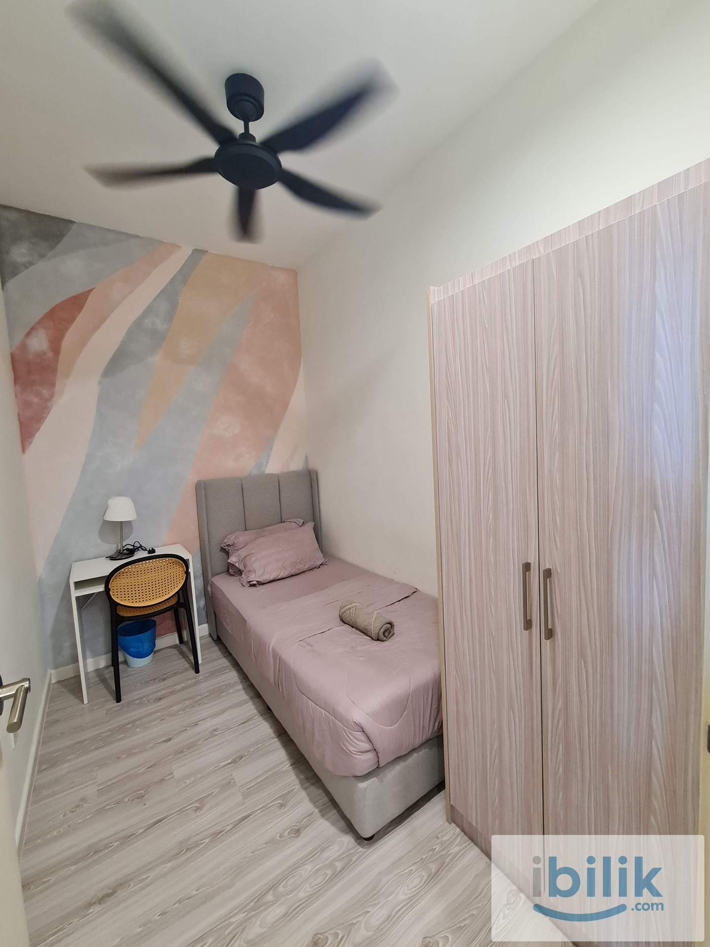 Single Room With Nice ID Design I 5 Mins To MRT I Grocery & Food Court Surrounding At Meta Residence, Seri Kembangan  - Image 1