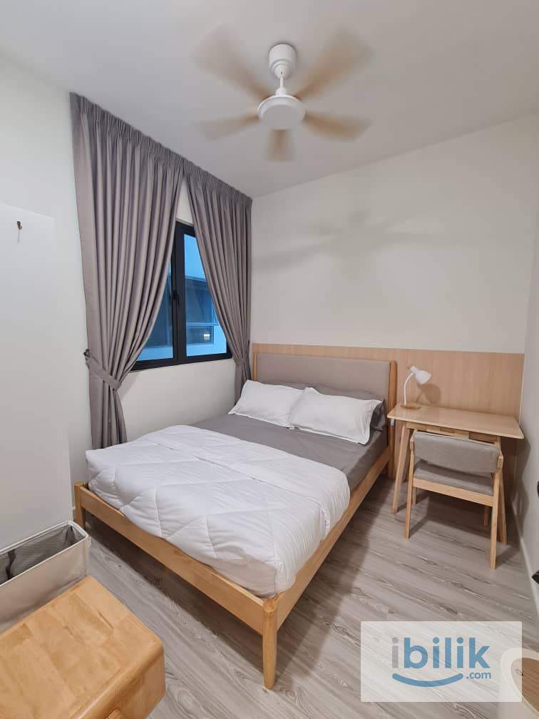 Low Deposit Middle Room I Cozy ID Design I 5 Mins To MRT  - Image 1