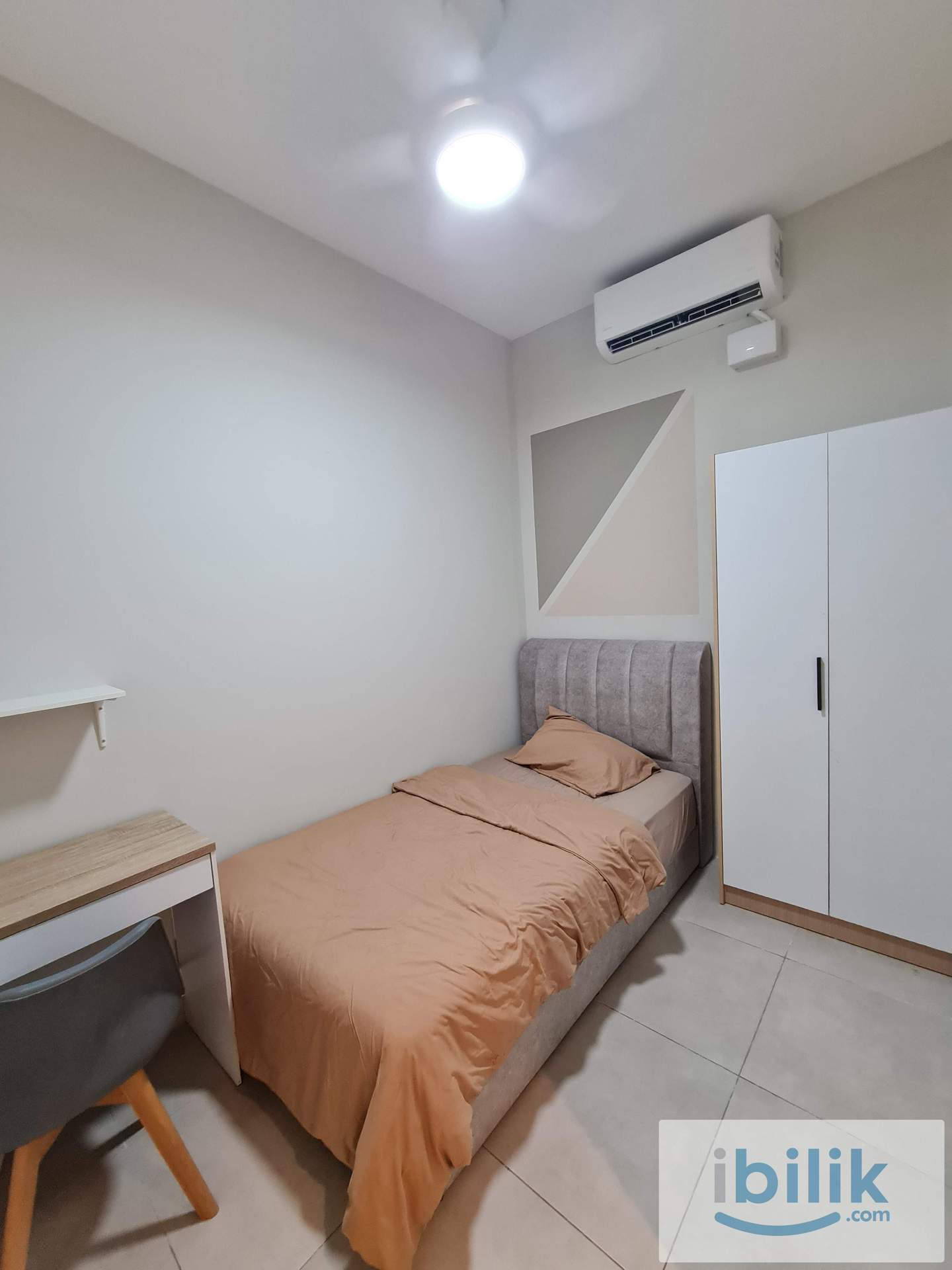 Single With Space Room I Free Utilities Deposit I Free Cleaning I 5 Minute To MRT  - Image 1