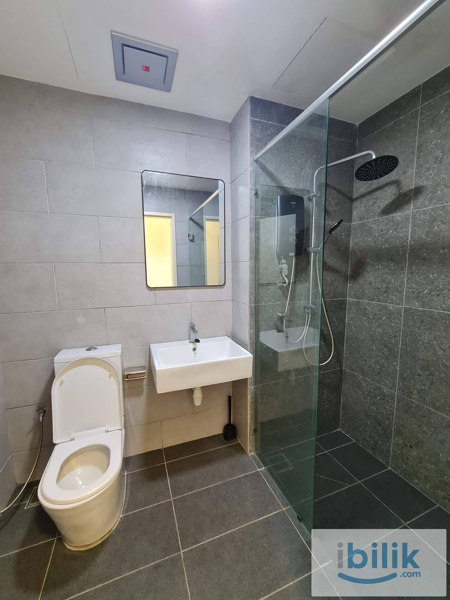 Masteroom Free Utilities Deposit I Room Low Deposit I Clean And Tidy Unit I 5 Minutes To MRT  - Image 6