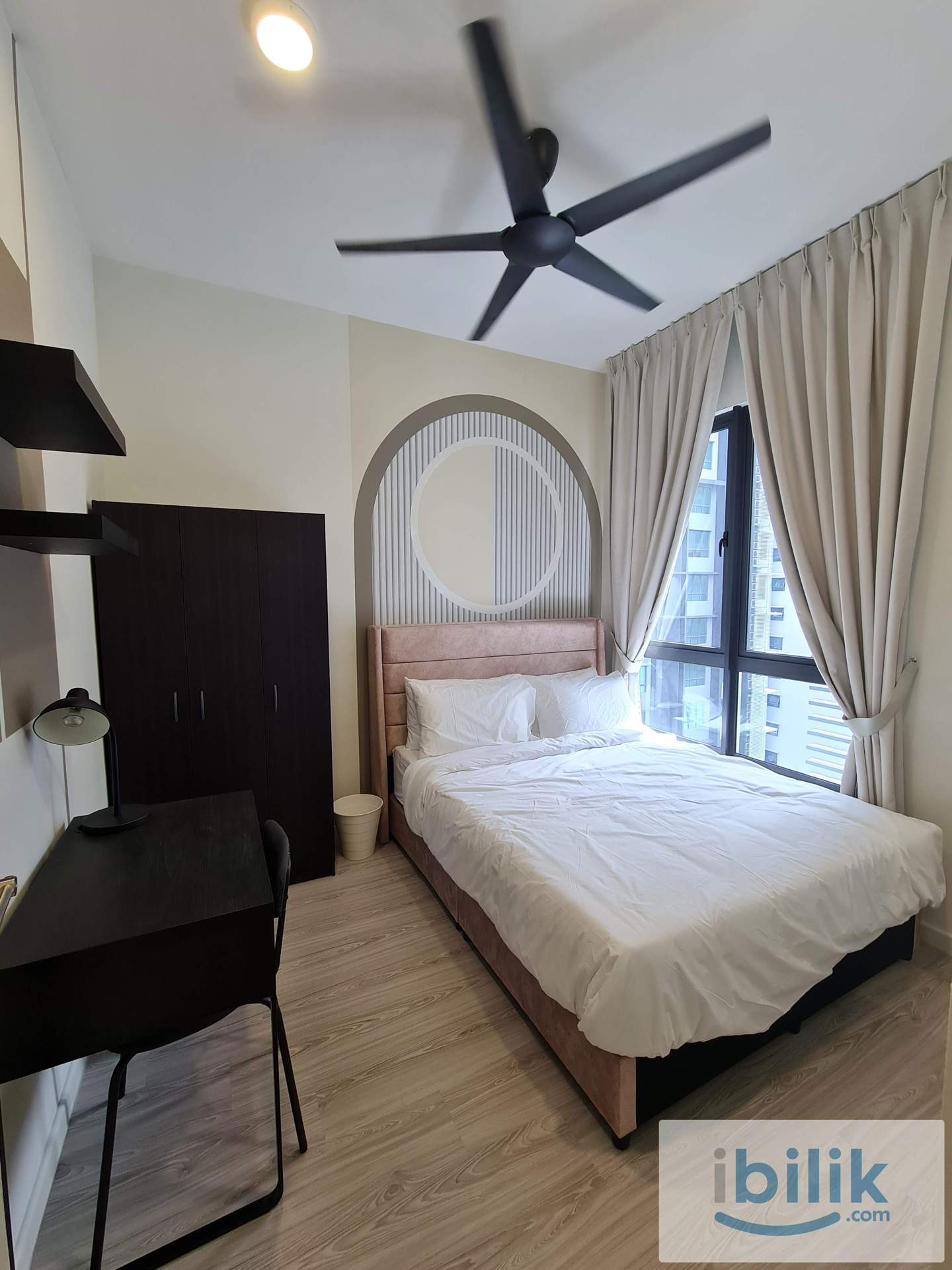Middle With Full Facilities Unit I Free Utilities Deposit I Free Wifi I 5 Minute To MRT  - Image 1