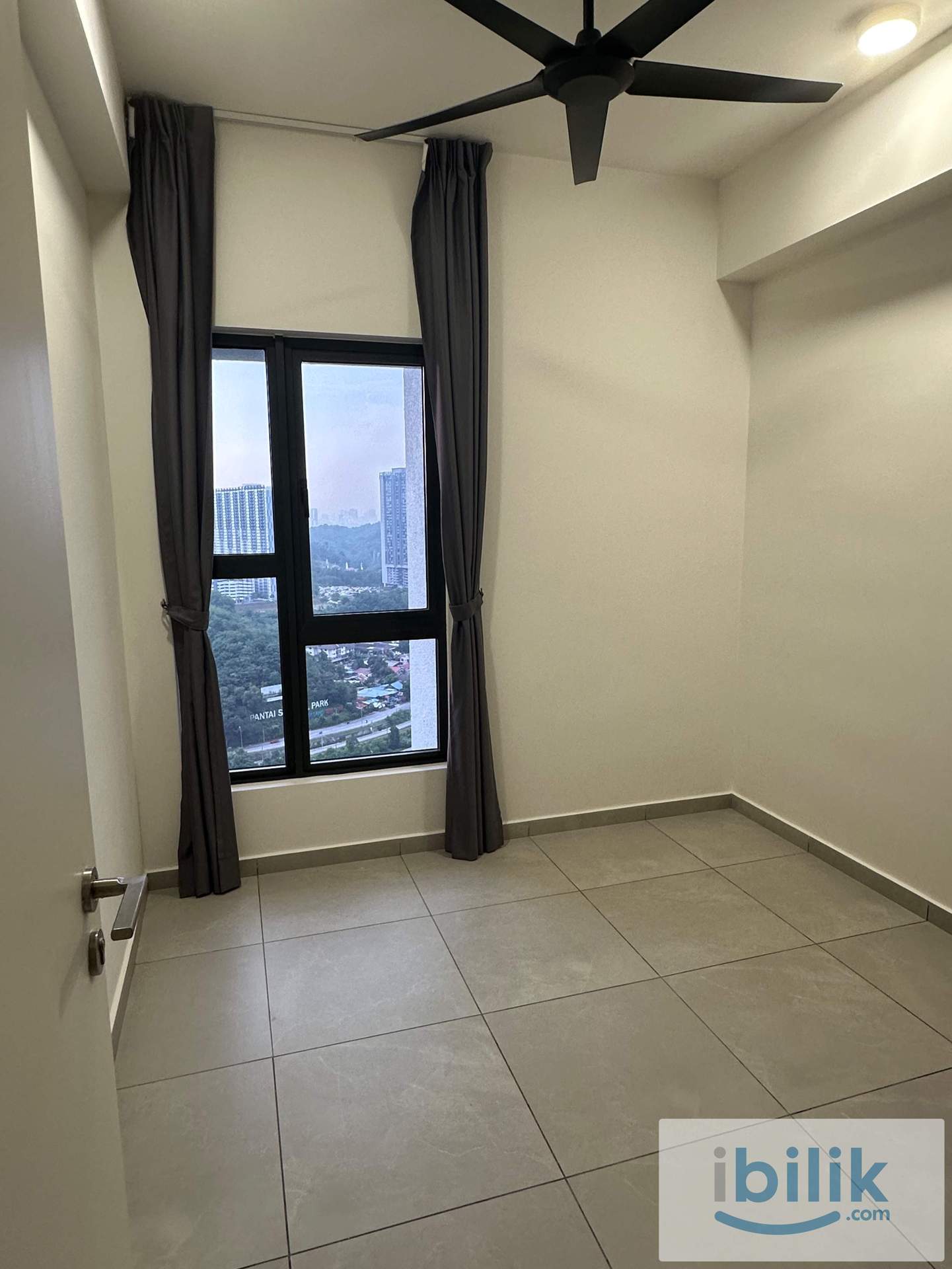 Middle room - Image 1