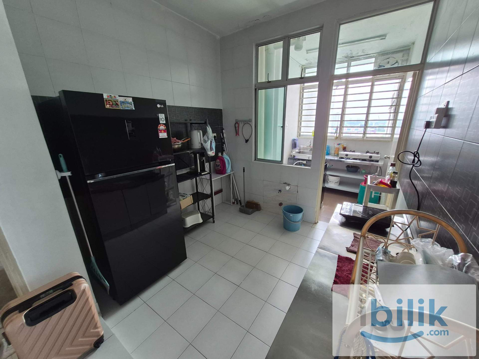 Middle bedroom for rent near CIQ - Image 4