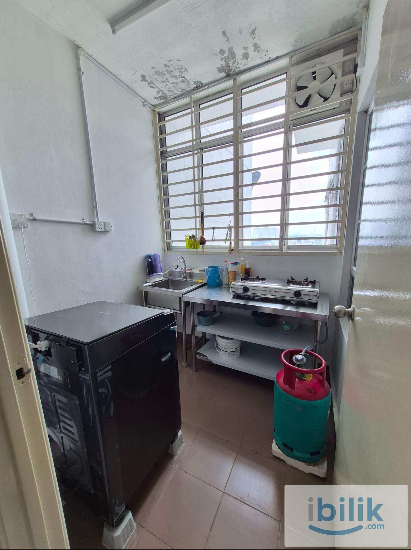 Middle bedroom for rent near CIQ - Image 5