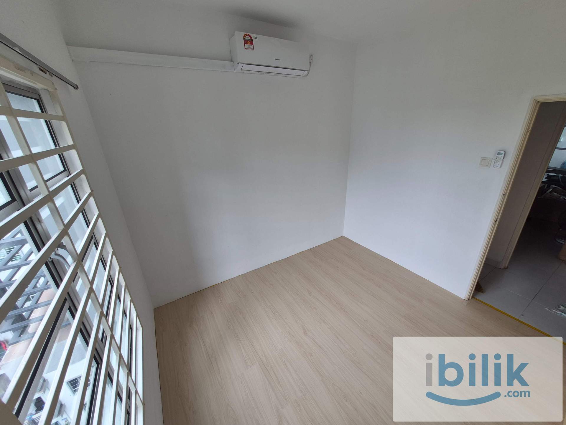Middle bedroom for rent near CIQ - Image 6