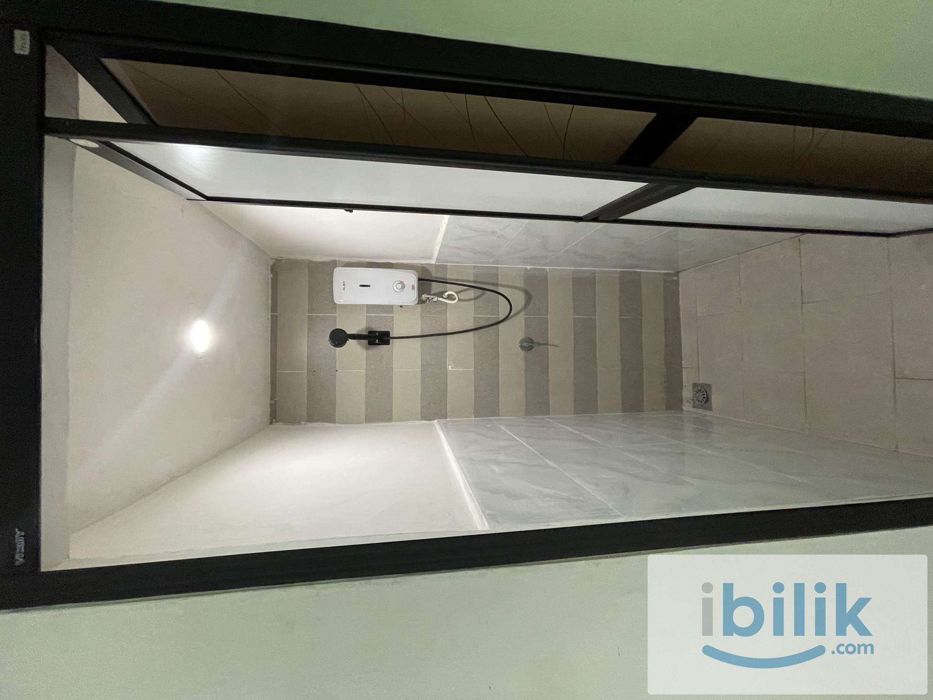 Sharing room - Image 6