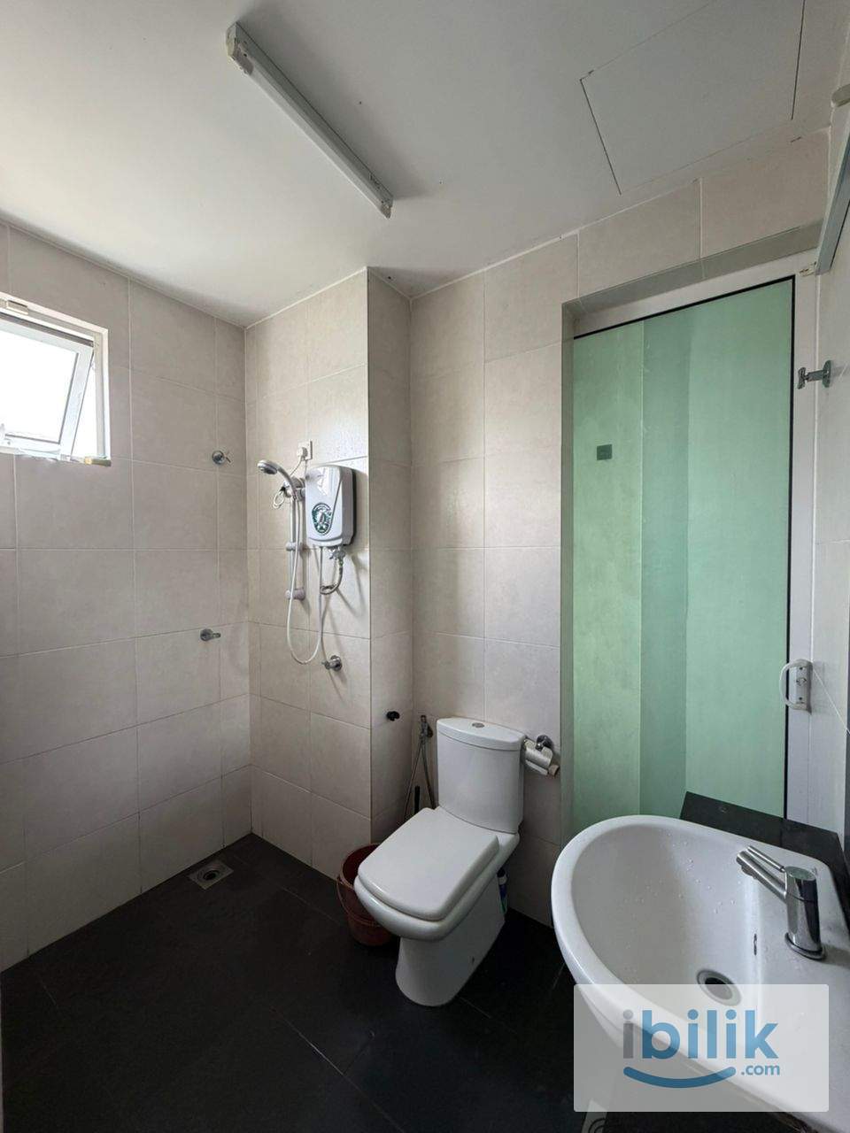 🚩SEKSYEN 22 PETALING JAYA SPACIOUS QUEENBED MIDDLE ROOM FOR RENT🏠1 MIN WALKING DISTANCE TO TAMAN PARAMOUNT LRT🚂 - Image 4