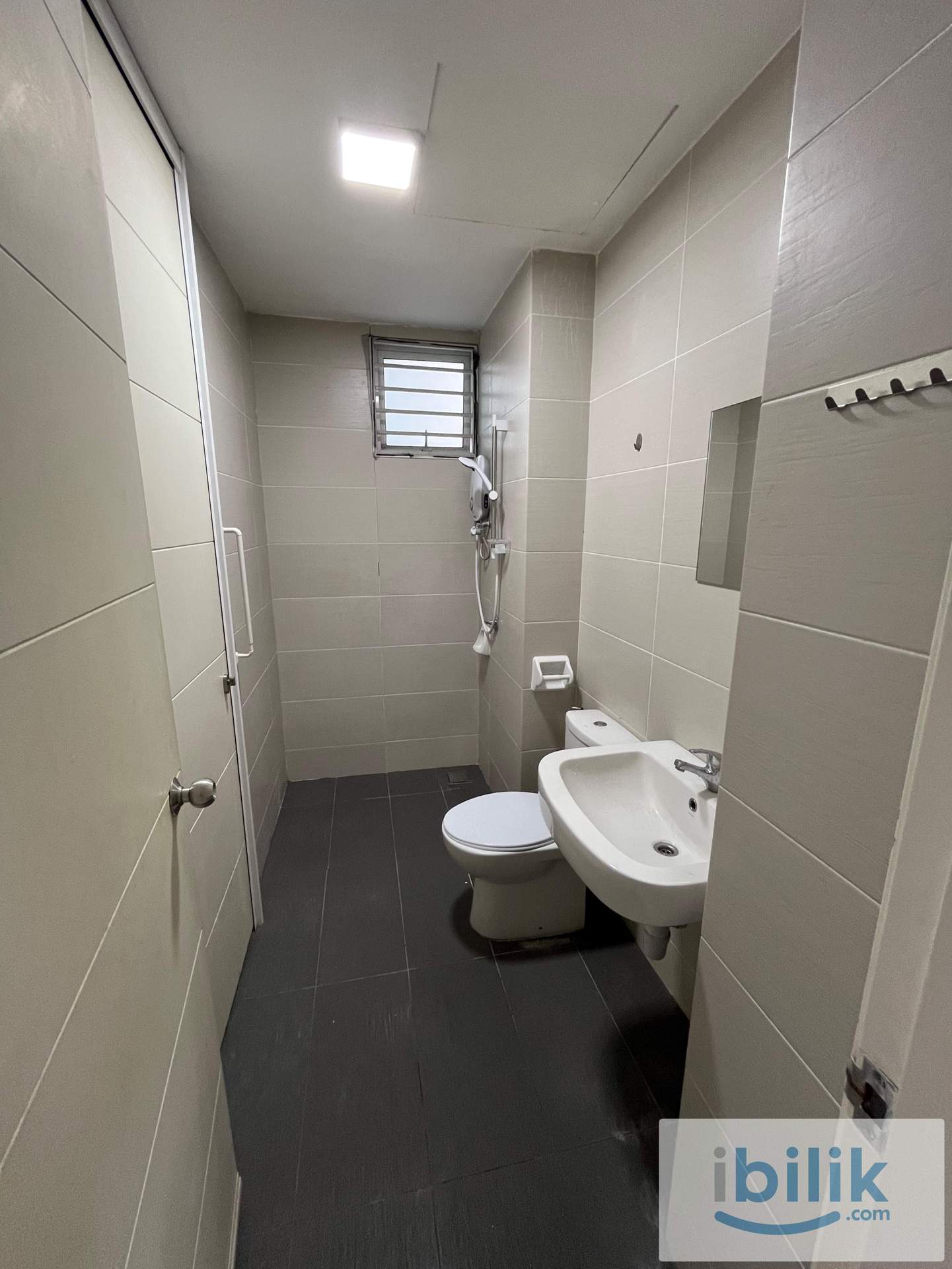 Middle Room at The Regina, USJ 1 - Image 7