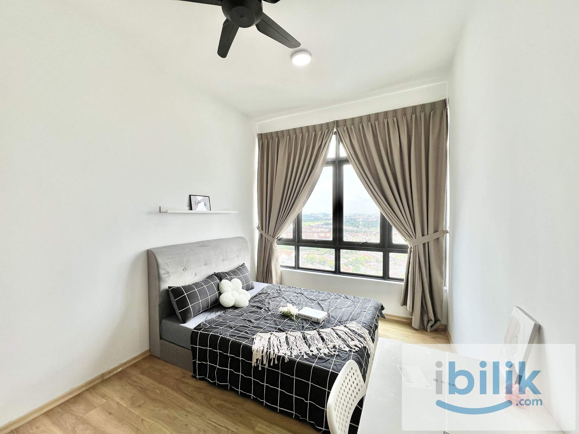 Middle room for rent - Image 1