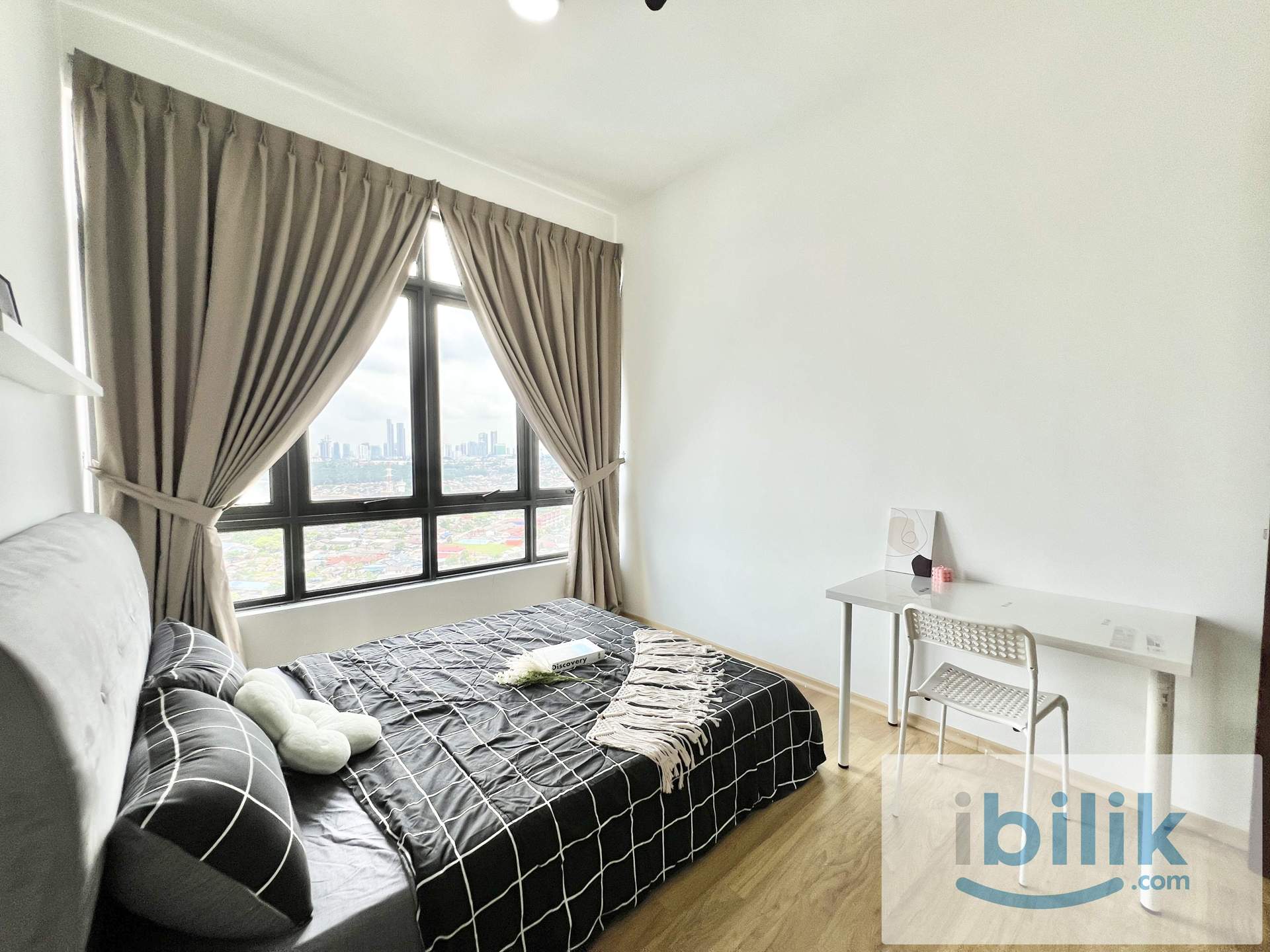 Middle room for rent - Image 2