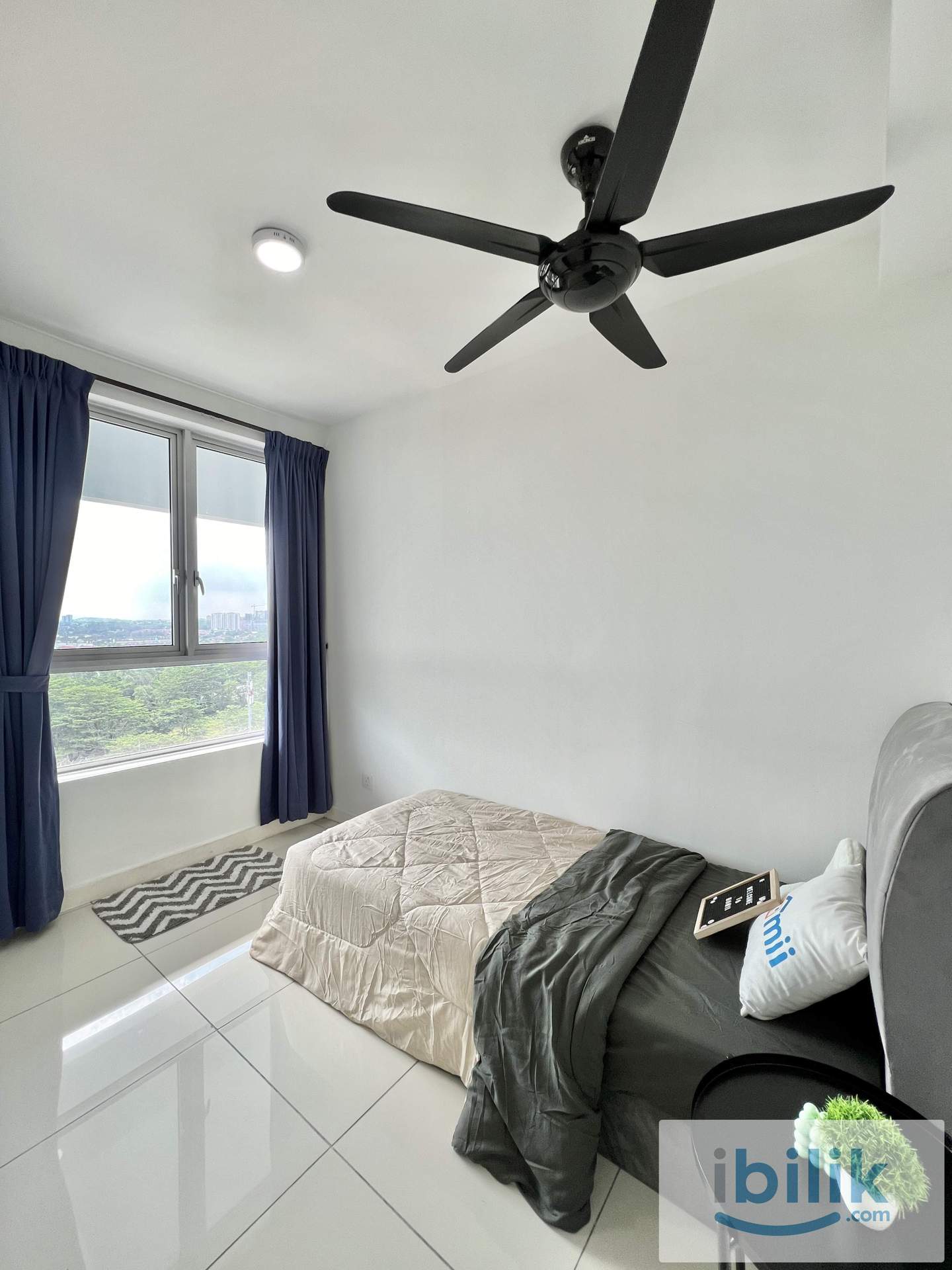 Middle room for rent - Image 1
