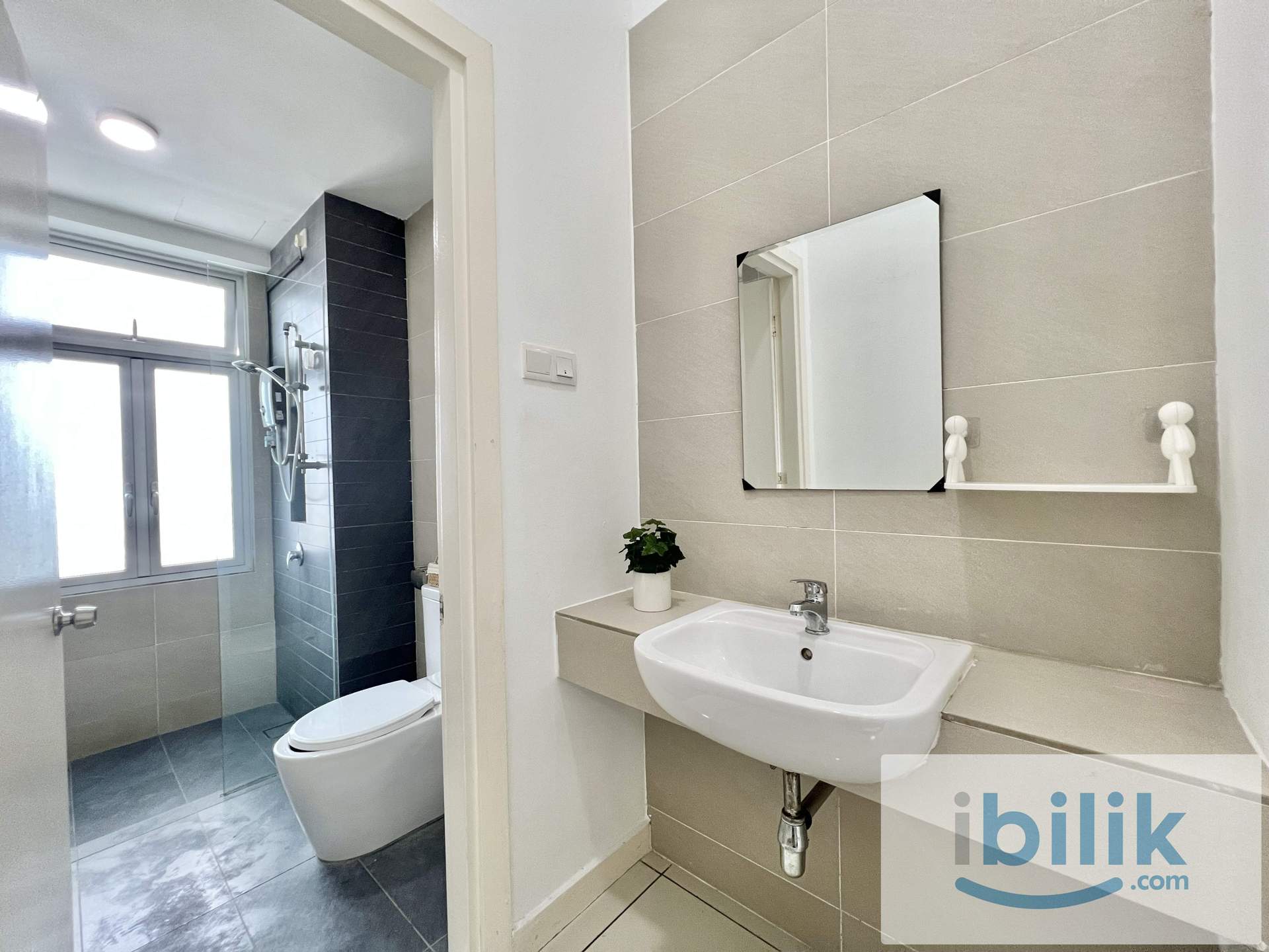 Middle room for rent - Image 4