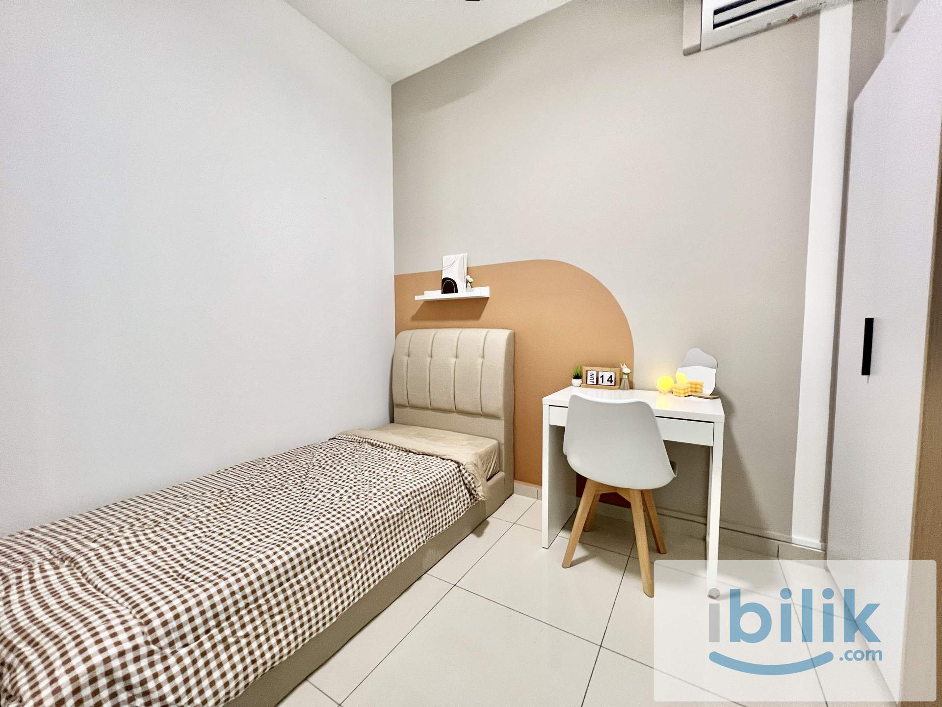 Middle room for rent in Marina Residence - Image 1