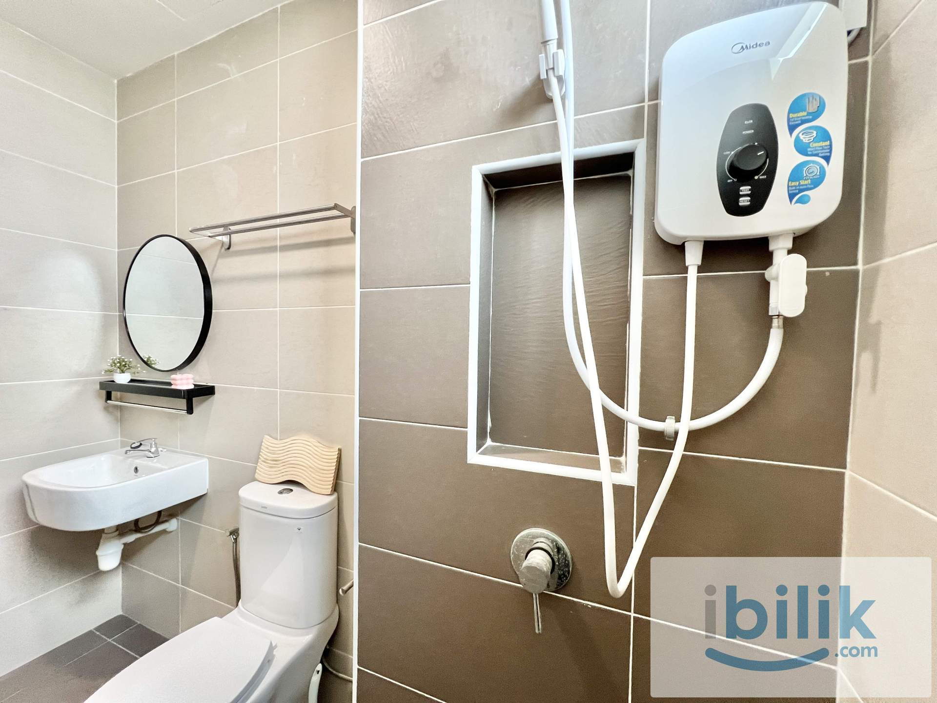 Middle room for rent in Marina Residence - Image 5
