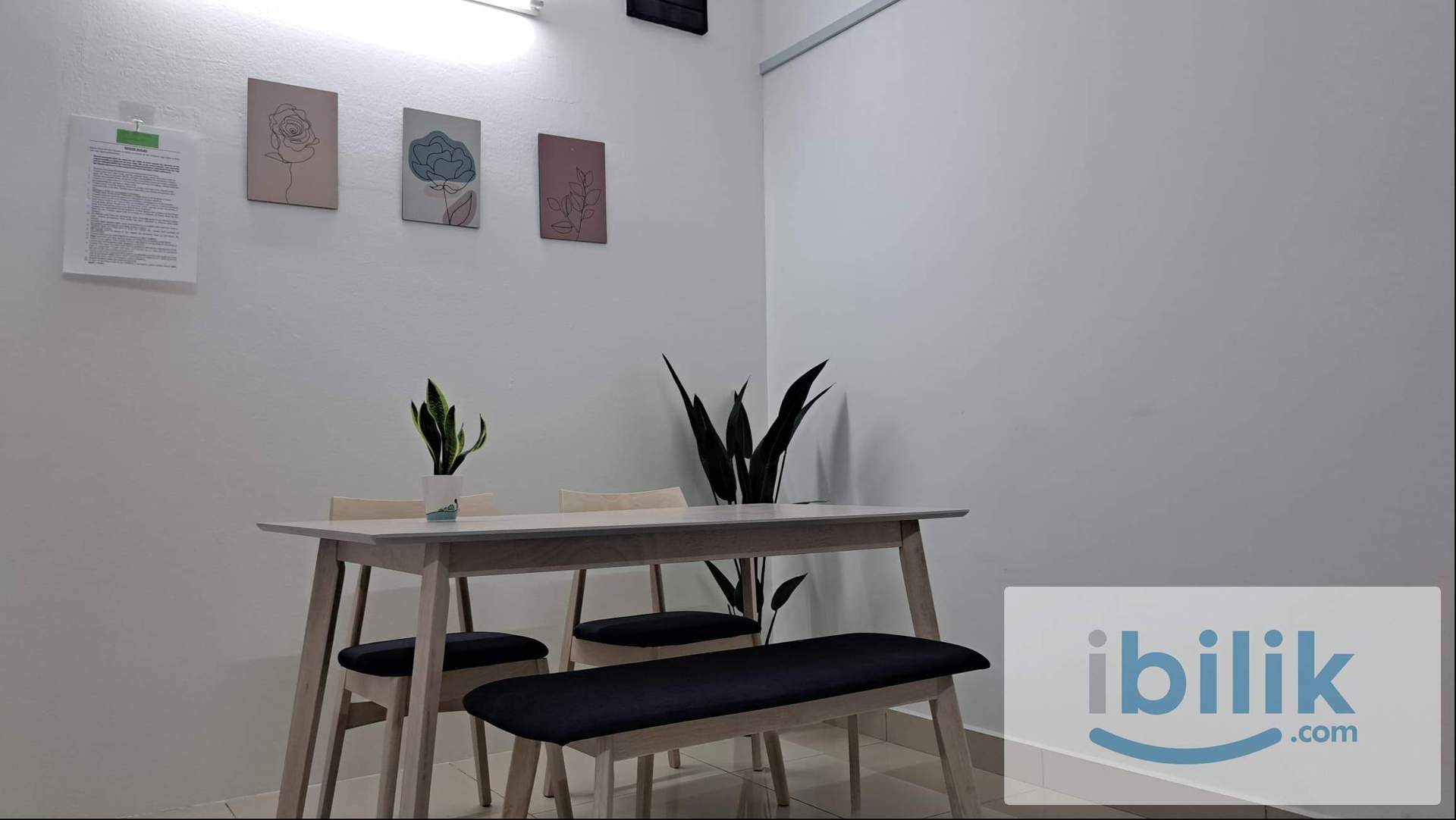 Herz Master Room with Private Bathroom - Image 4