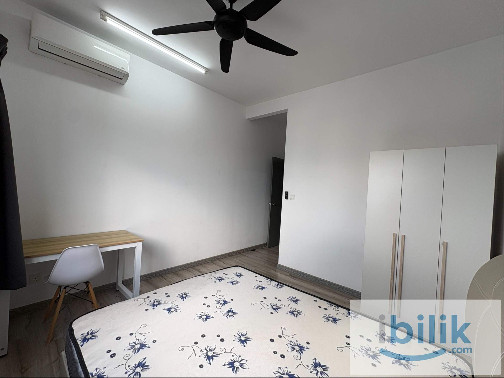 Herz Master Room with Private Bathroom - Image 6
