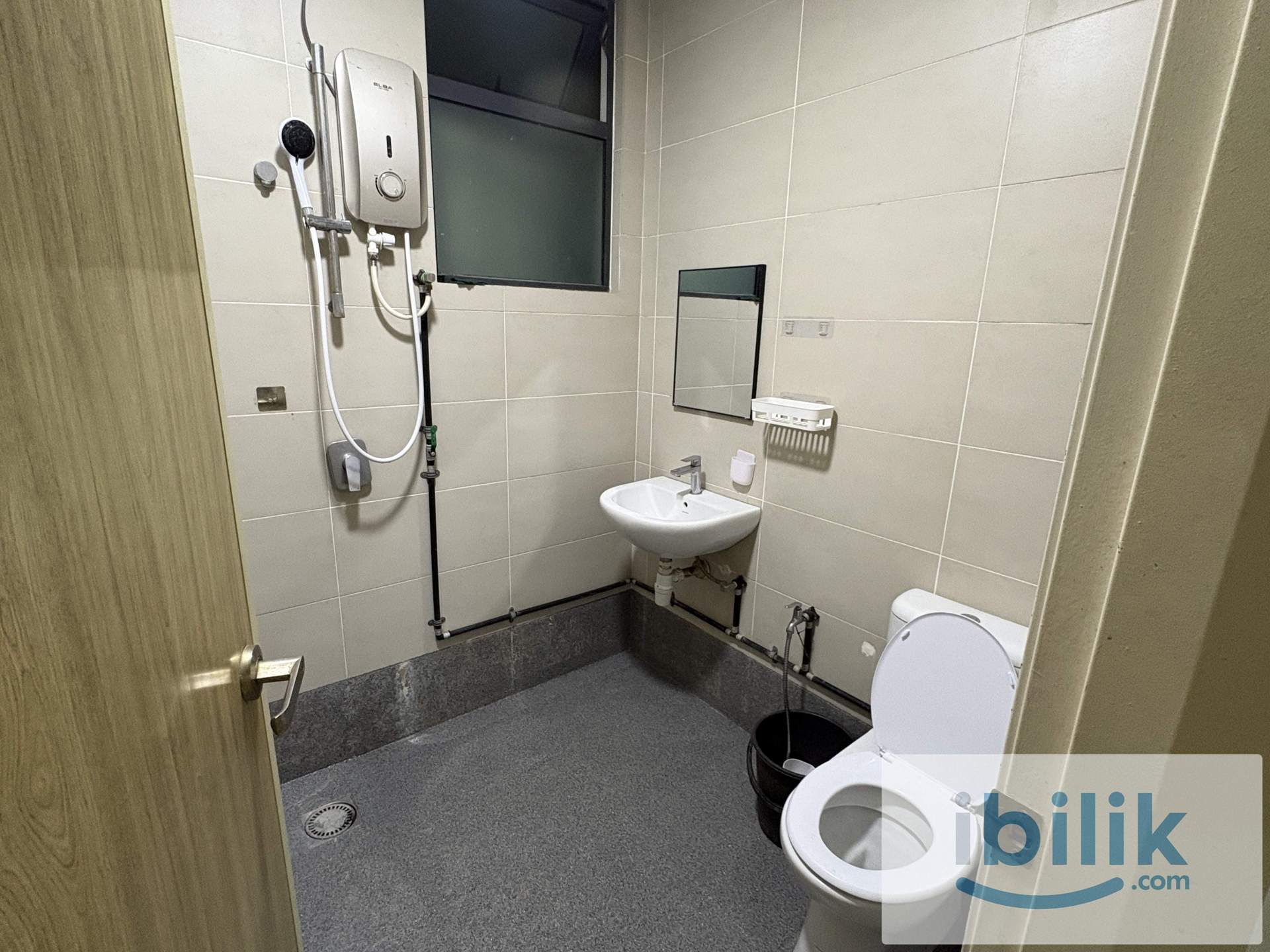 Fortune Perdana Middle Room - Image 5