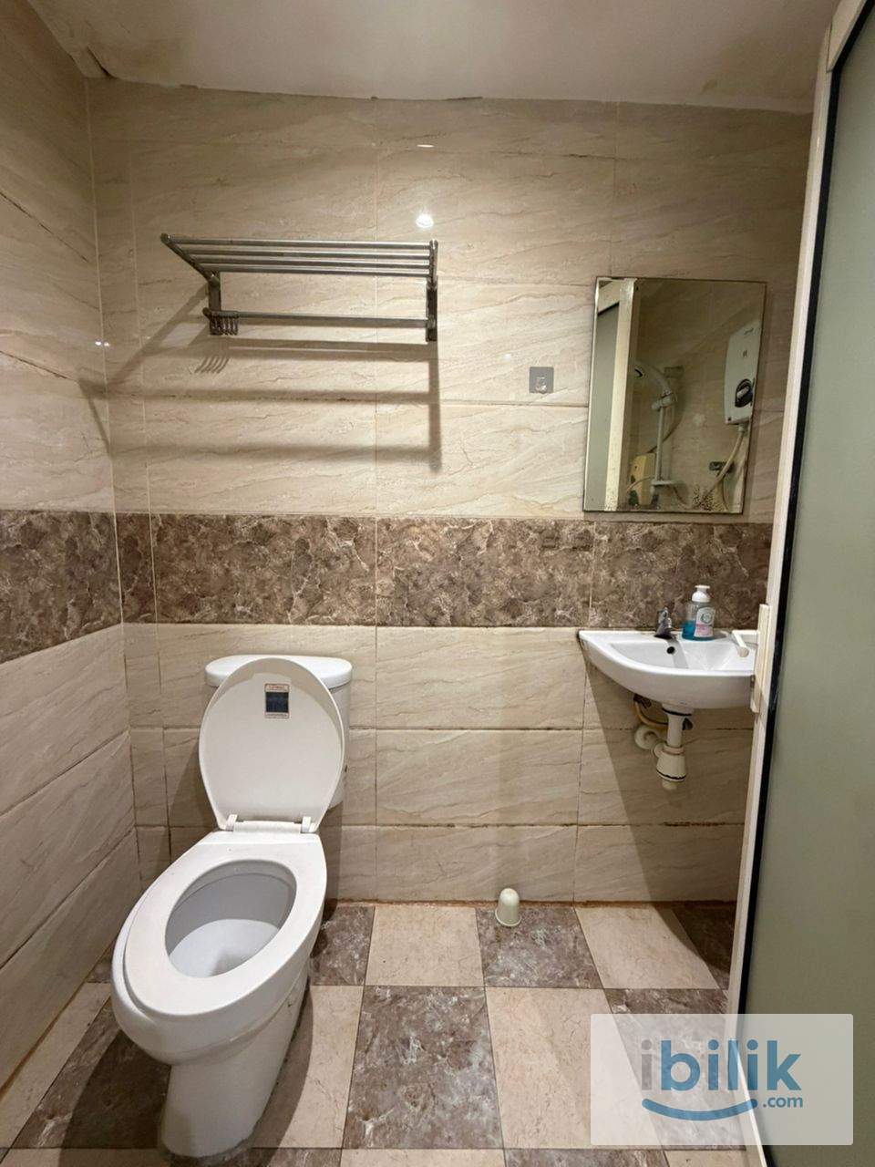 🚩CO-LIVING Q INN HOTEL MASTER ROOM WITH PRIVATE BATHROOM FOR RENT🎉NEARBY SUNWAY PYRAMID , BRT MENTARI , THE ONE ACADEMY✨ - Image 4