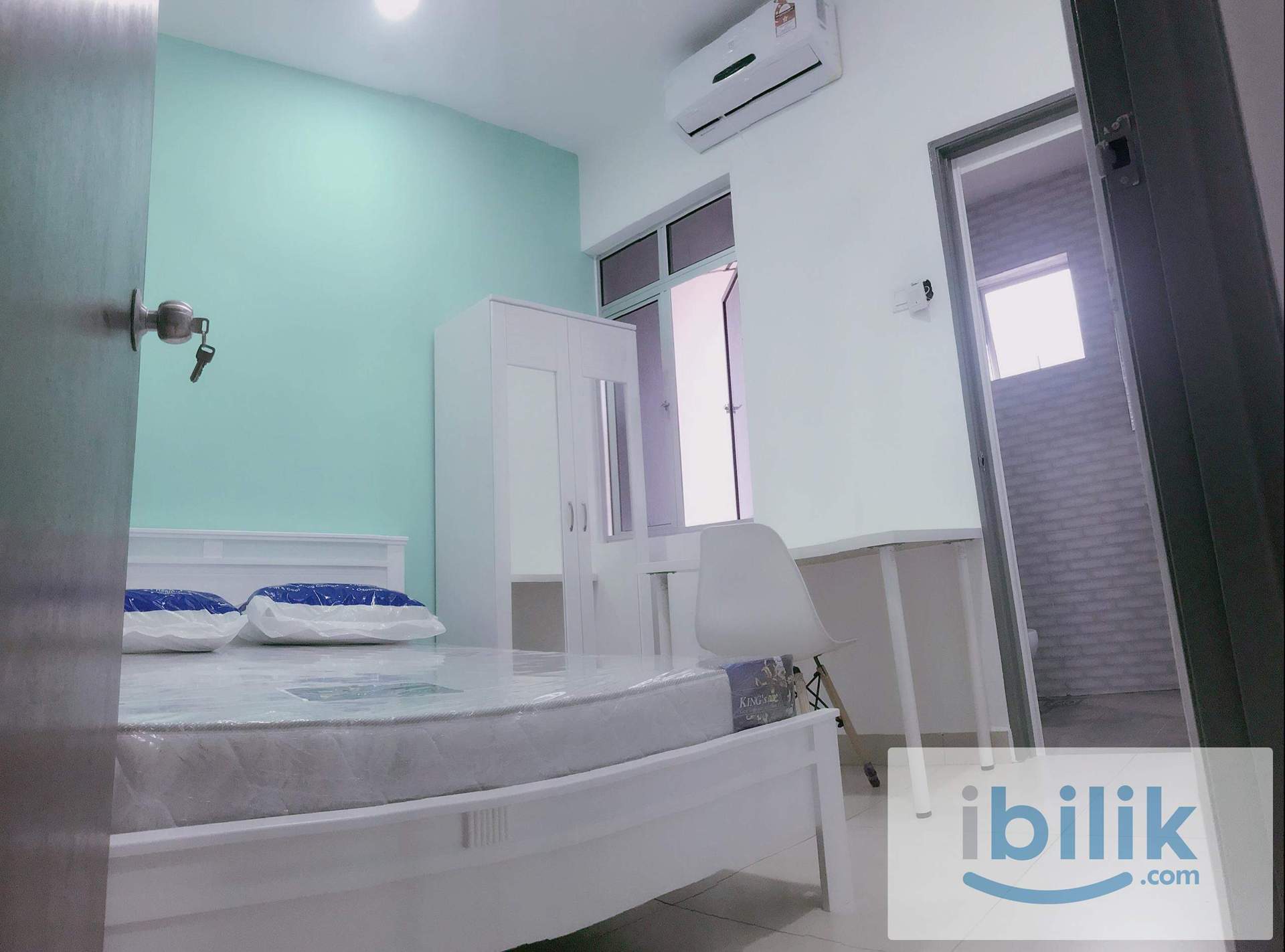 💛Cozy Queen bed Room at USJ 13, Subang💛near LRT 💛gated guarded - Image 1