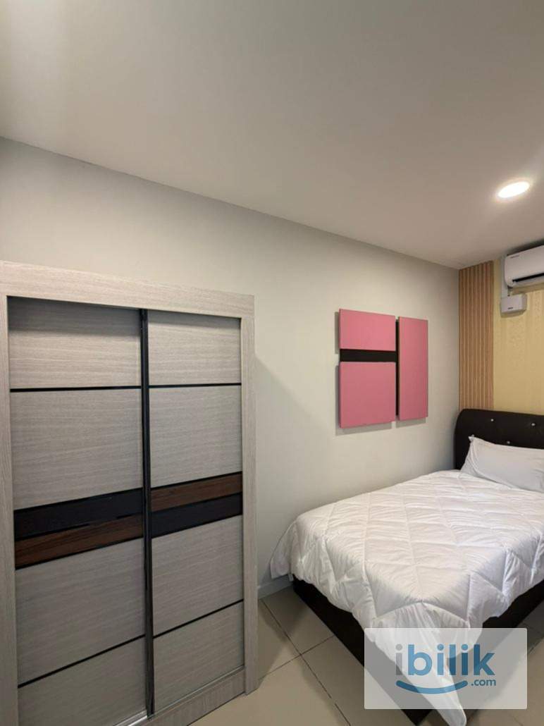 D'Latour small room for rent - Image 1