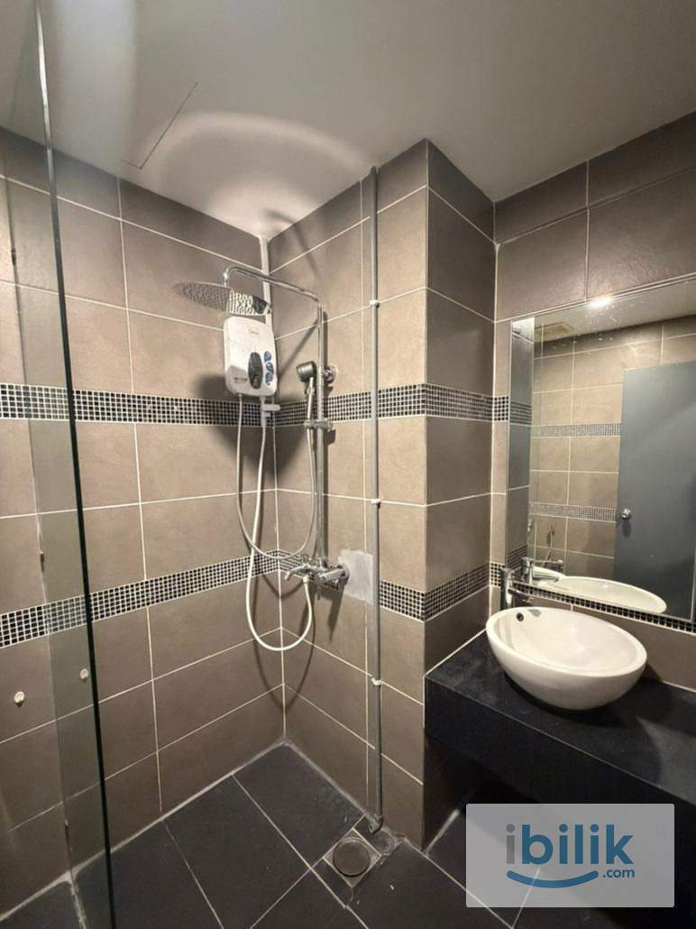 D'Latour small room for rent - Image 4