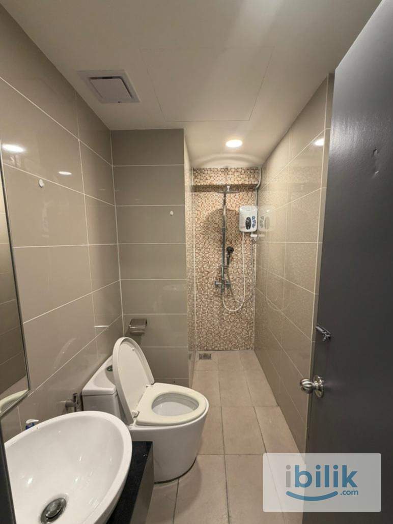 D'Latour middle room for rent - Image 5