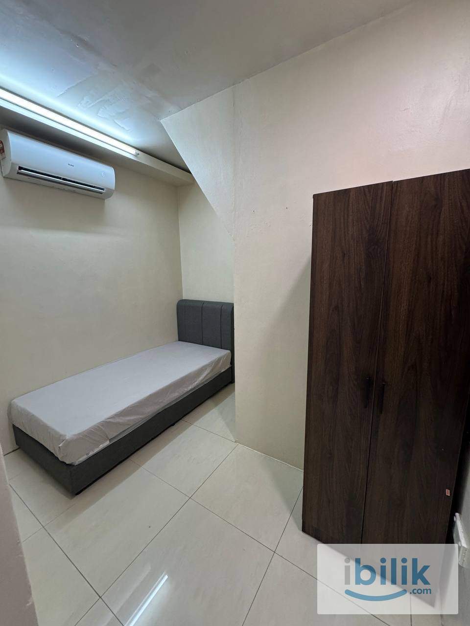 Landed House Room For Rent @ Holiday Plaza  - Image 2