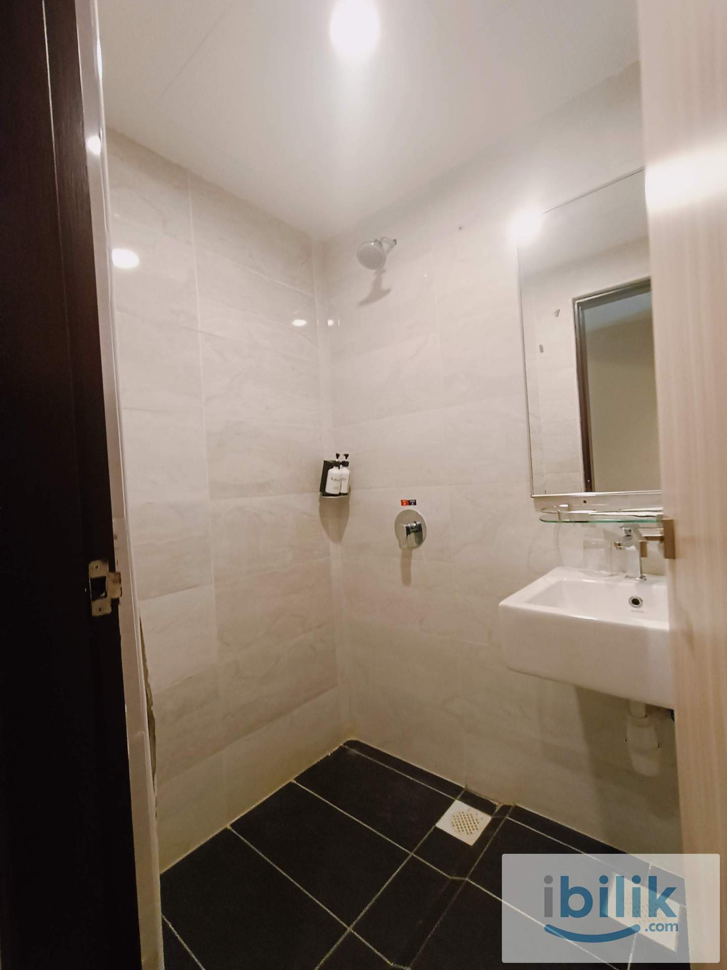 HOTEL CONCEPT MASTER ROOM - LOW RENT / ZERO DEPO - Image 4