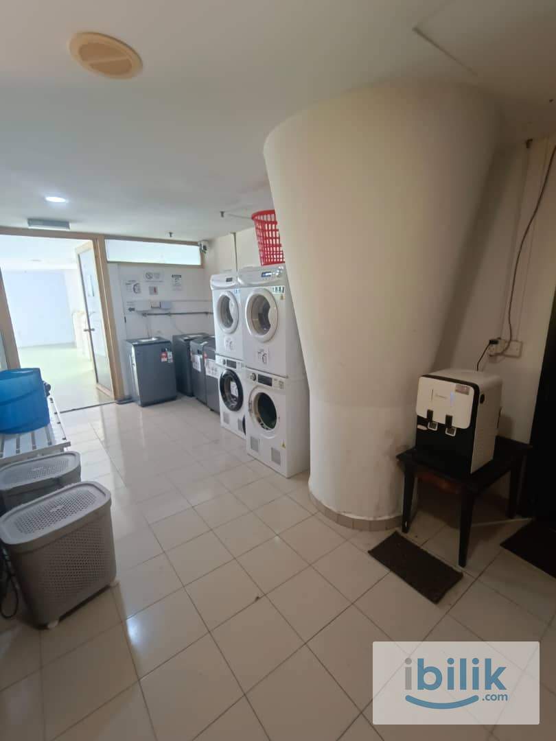 Spacious master bedroom with private bathroom 🛏️🚿 Fully furnished & move-in ready. Just bring your luggage! - Image 9