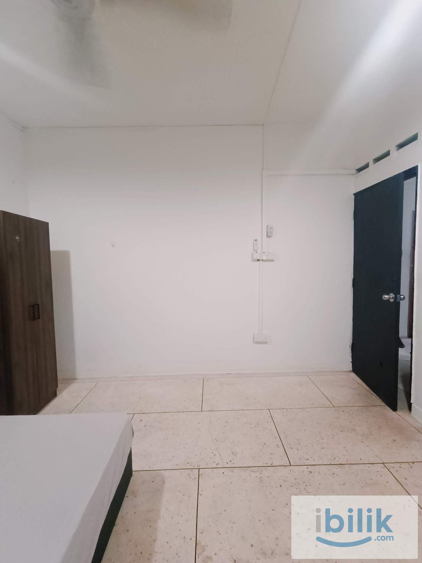 🌸 Peaceful, Clean & Comfortable Master Bedroom Available with ZERO DEPOSIT - Image 5