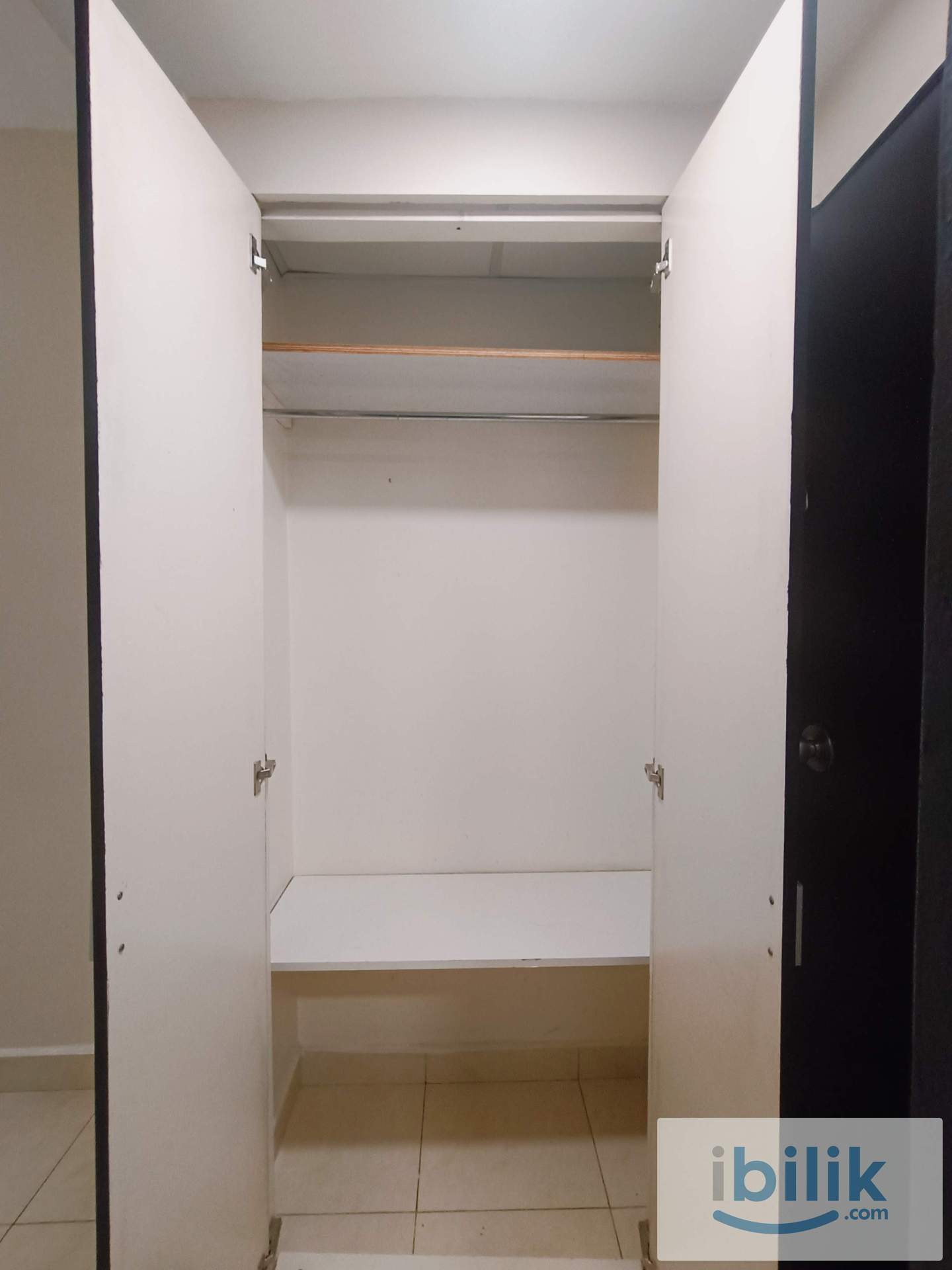 🛏️ Fully Furnished Room | Private Bathroom | Great Location - Image 3