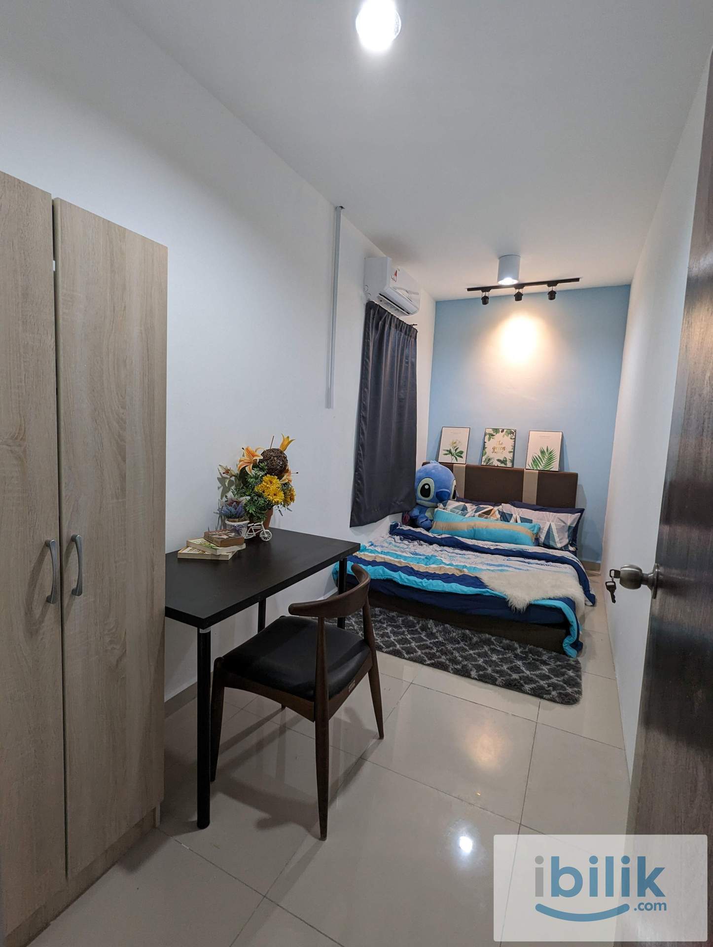 Near HTJ Seremban🔅Fully Furnished Queen Air-cond Room For Rent 冷气房出租🔅𝕀ℕℂ𝕃𝕌𝕊𝕀𝕍𝔼 𝕌𝕥𝕚𝕝𝕚𝕥𝕚𝕖𝕤 𝔹𝕚𝕝𝕝𝕤 & 𝕎𝕀𝔽𝕀🔅 - Image 1