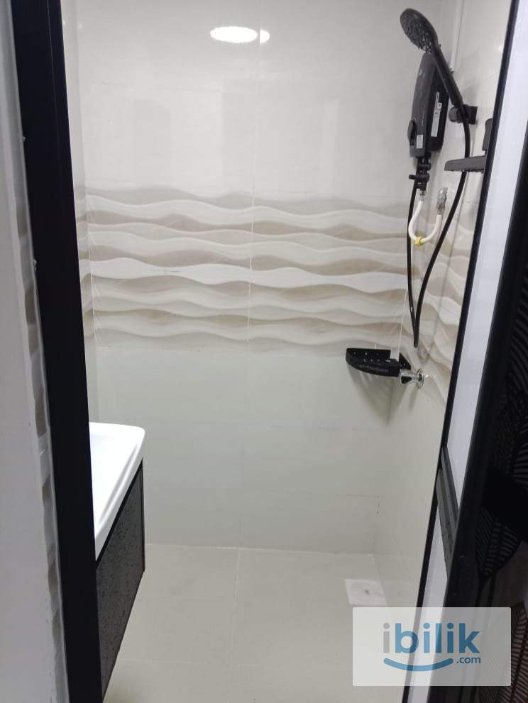 Middle room - Image 1