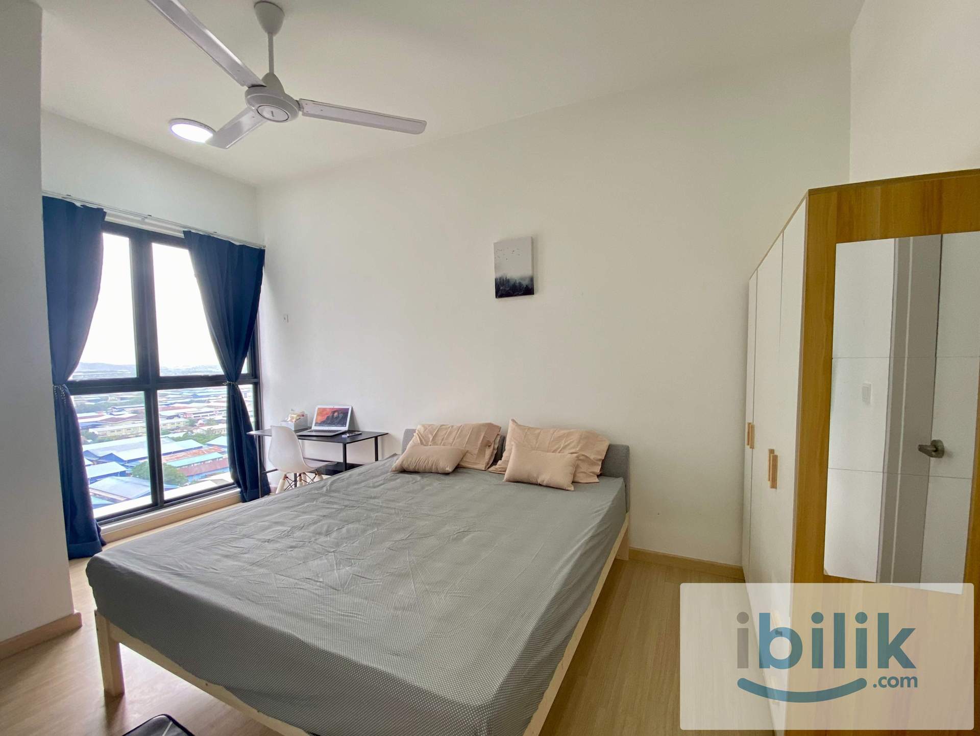 D'sara Sentral Sungai Buloh Medium Room | Private Toilet & In-House Laundry | MRT Station | Utilities Included - Image 1