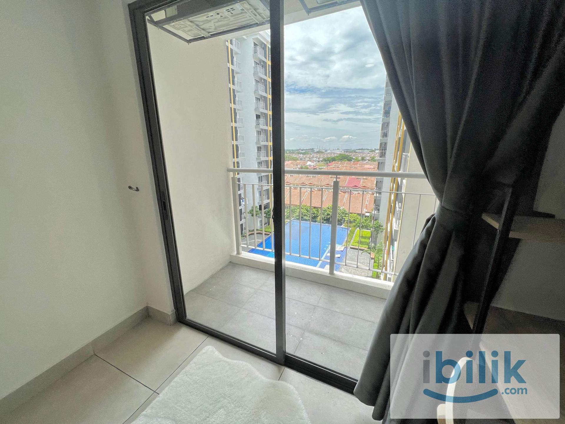 📍 DK Impian, Shah Alam | Medium Room with Balcony | Near HELP University - Image 1
