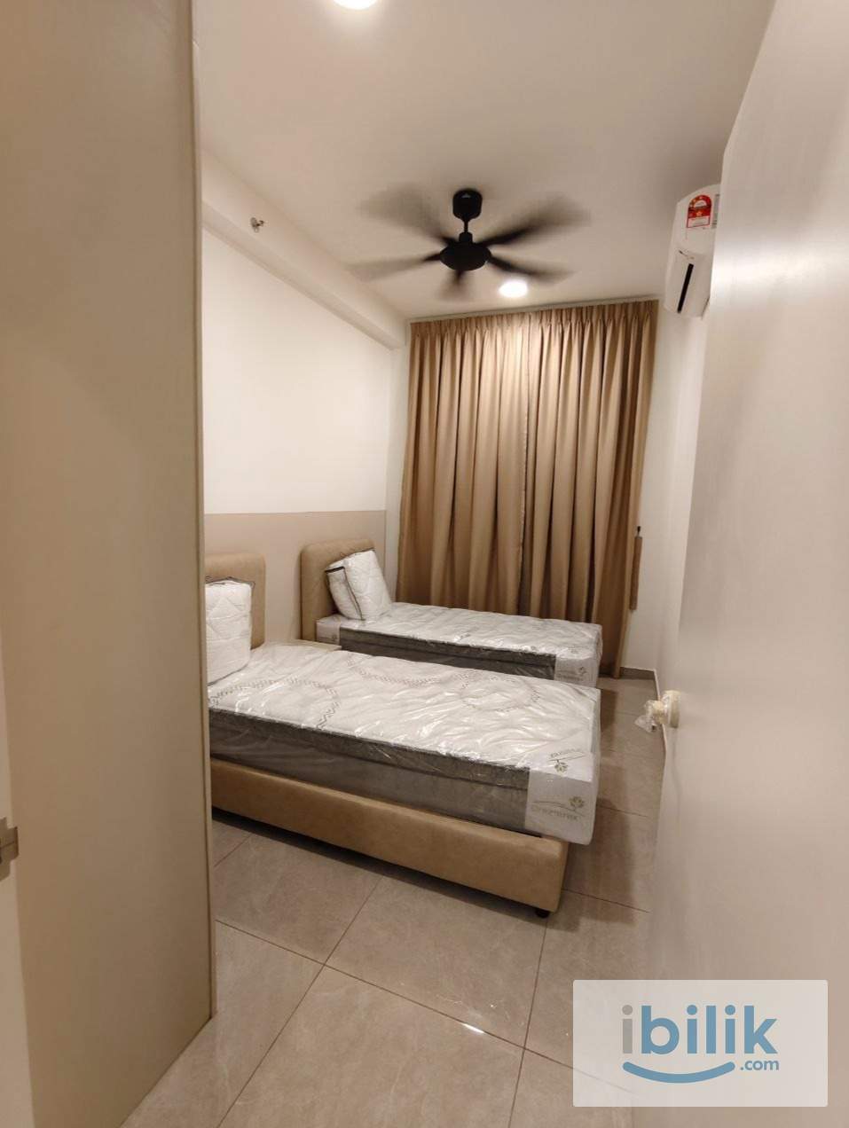 Middle room for rent - Image 1