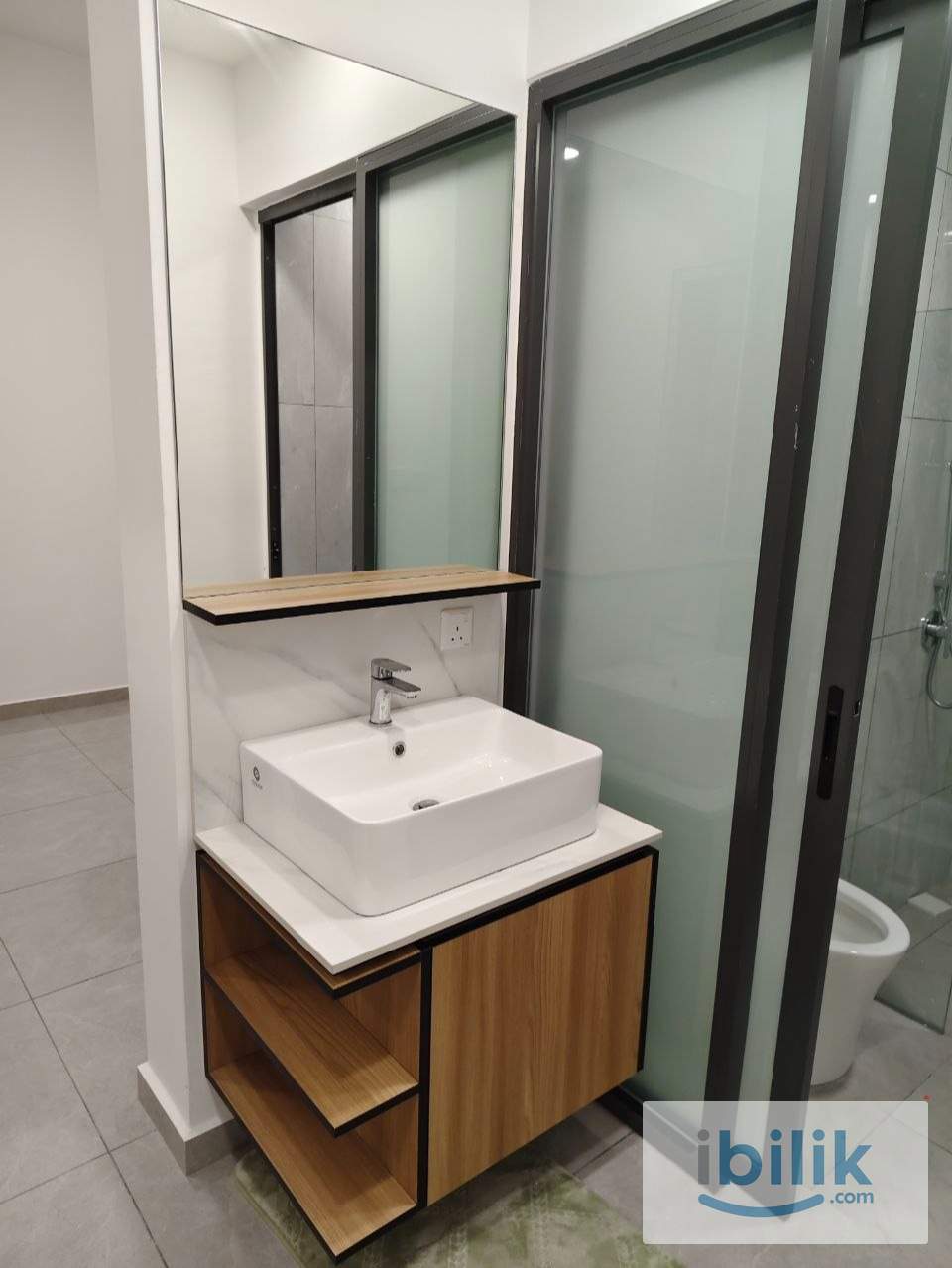 Middle room for rent - Image 5