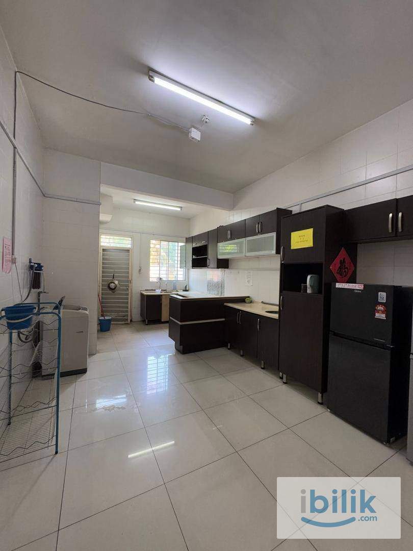 [🔥GOOD VALUE] Klang Middle Room | Fully Furnished | Near LRT | Wifi And Aircond Available - Image 4