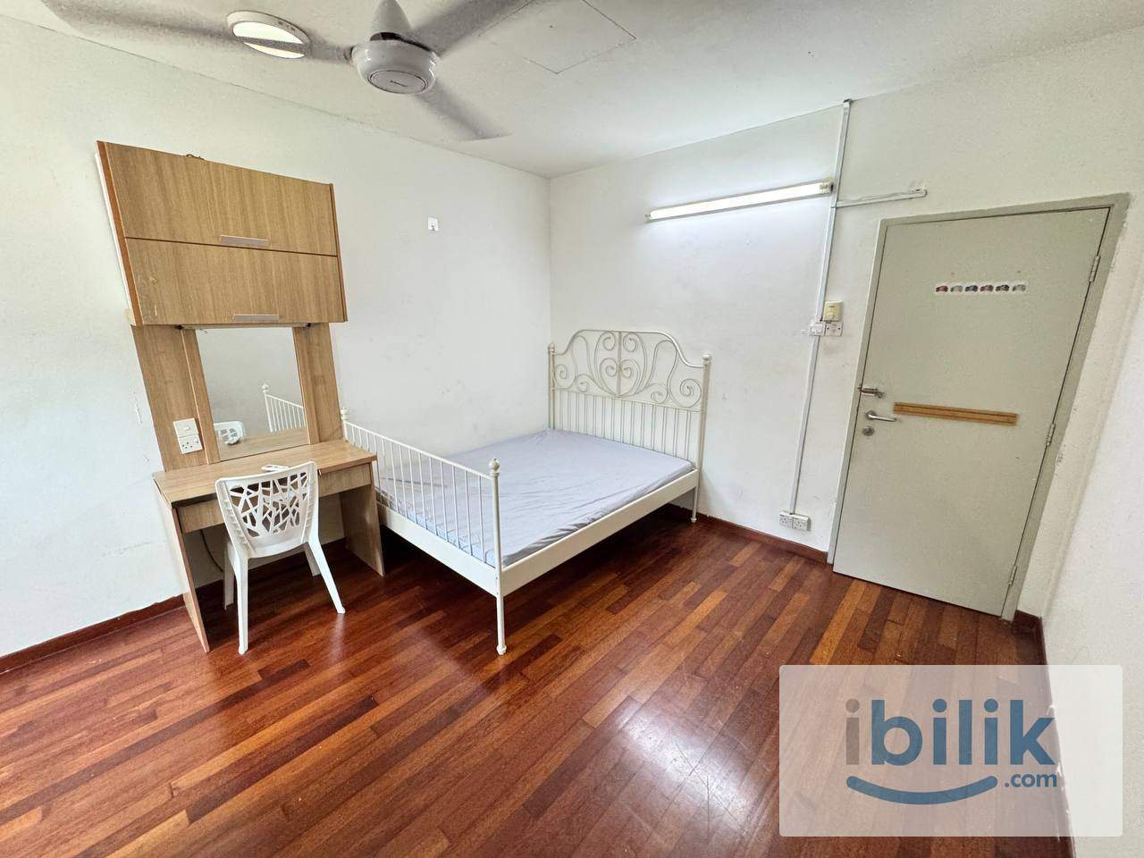 [🔥GOOD VALUE] Klang Middle Room | Fully Furnished | Near LRT | Wifi And Aircond Available - Image 1