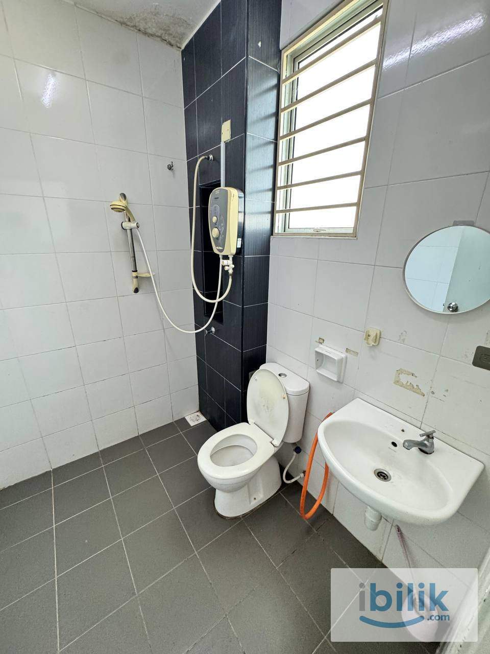[🔥GOOD VALUE] Klang Middle Room | Fully Furnished | Near LRT | Wifi And Aircond Available - Image 5