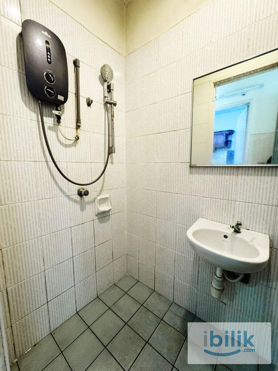 ❗❗RM0 NO DEPO❗❗🔥ROOM FOR RENT🔥 WALK 10 MINS TO MRT | LOW MOVE-IN COST | Mutiara Damansara - Image 3
