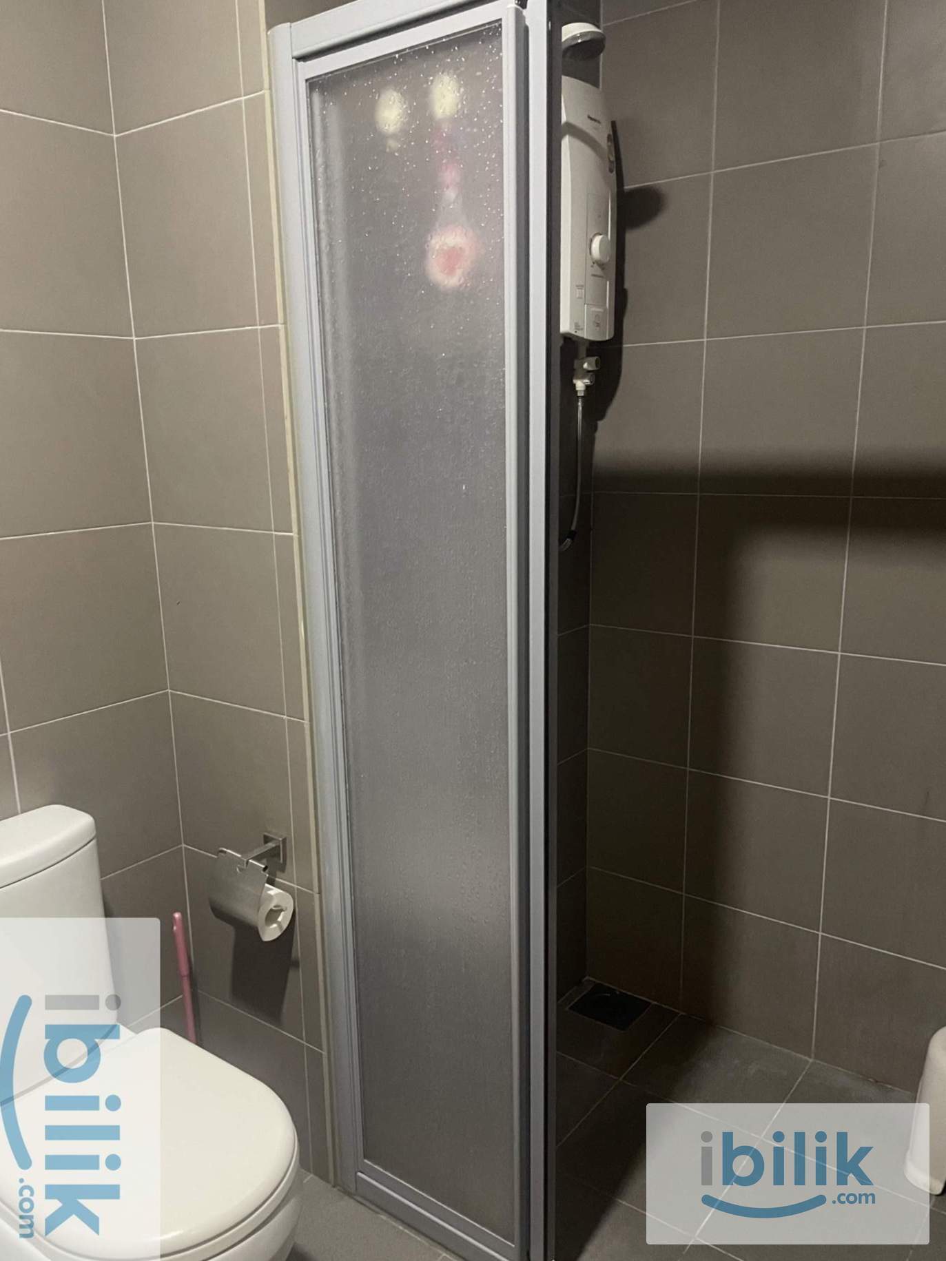Medium Room with Private Bathroom – Mercu Summer Suites (KLCC) - Image 9