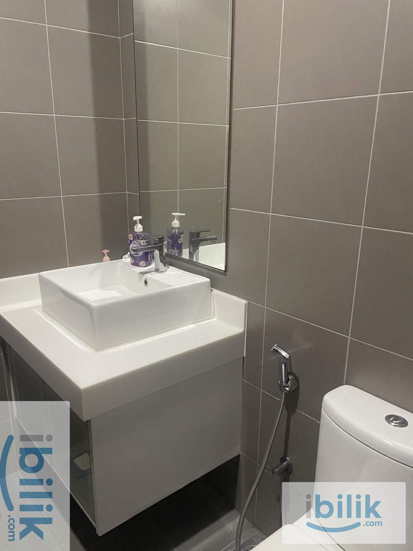 Medium Room with Private Bathroom – Mercu Summer Suites (KLCC) - Image 10